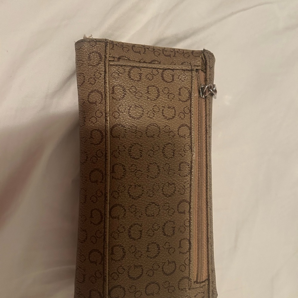 GUESS Wallet - Picture 3 of 7